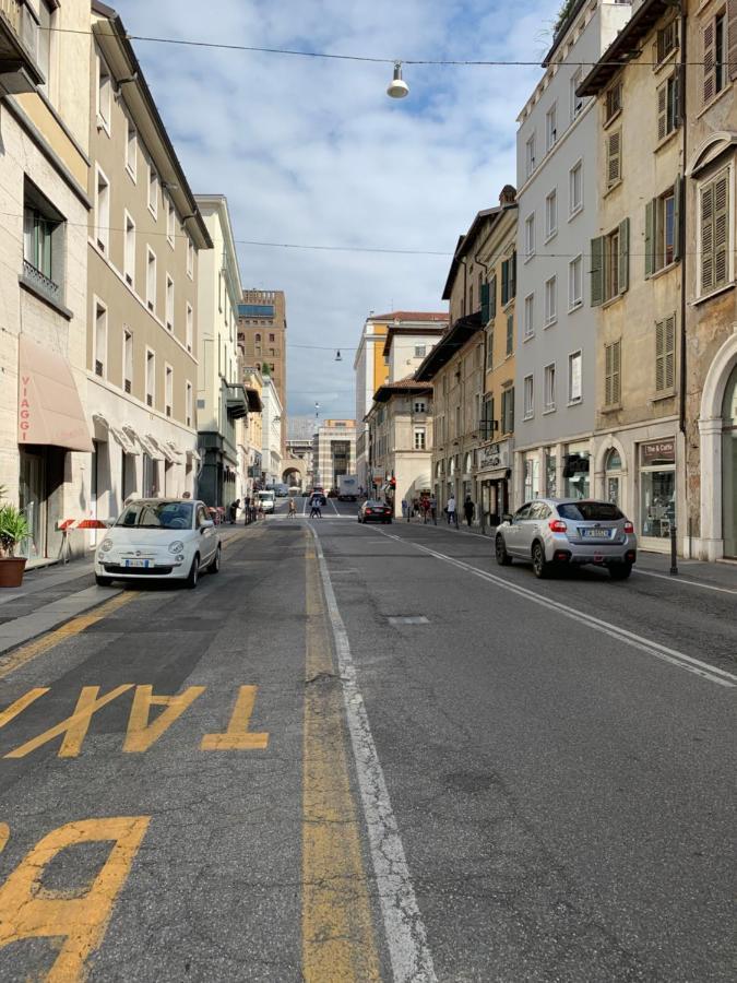 Appartamento Bilocale 1 Piazza Vittoria - Affitti Brevi Italia Brescia Exterior photo